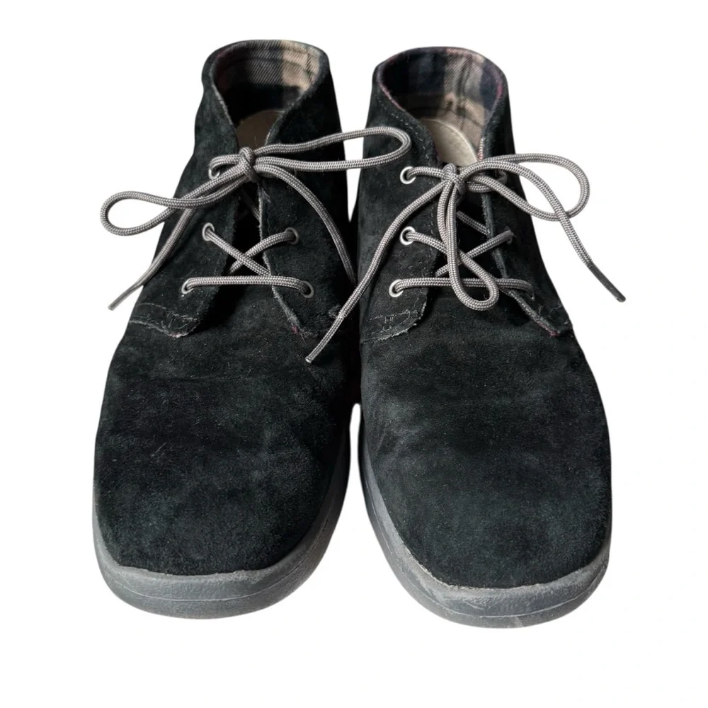 Ugg Kids Canoe Suede Chukka Boots Black Boys Size 4 US Big Kid Shoes Lace Up